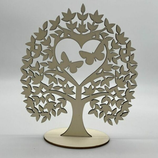 Strom na podestě s motýlky