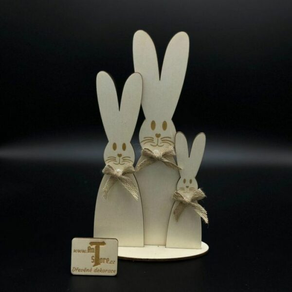 Tři velikonoční zajíci s mašličkou